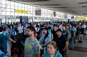 Por movilización de asociaciones gremiales: DGAC reporta la cancelación de 19 vuelos en aeropuerto de Santiago
