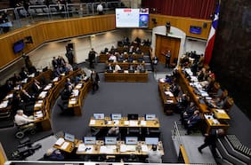 Tras acuerdo parlamentario: Senado despacha a comisión mixta reforma política impulsada por Elizalde