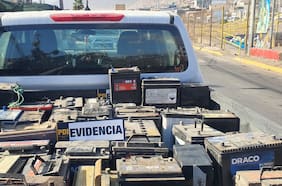 Detienen en Antofagasta a sujeto que acopiaba una gran cantidad de baterías y cerca de una tonelada en cables de cobre