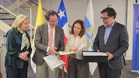 Fundación Presidente Sebastián Piñera concreta primera entrega del archivo presidencial a la PUC