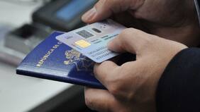 Tenían que ser solo por ocho meses: los cinco casos en que el Registro Civil emitió erróneamente cédulas a migrantes
