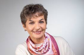 Christiana Figueres, artífice del Acuerdo de París: “Todavía podemos ayudar a la naturaleza a recuperar esa abundancia que tuvo y que nosotros le robamos: esa es la gran decisión”