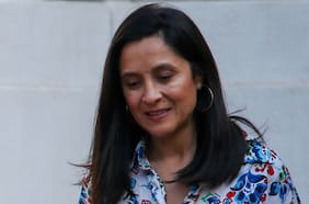 Alcaldesa de Las Condes instruye sumario por licitación por $60 millones que se adjudicó pariente de funcionario municipal