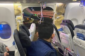 Avión aterriza de emergencia tras perder una ventanilla en pleno vuelo