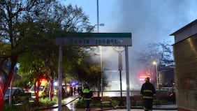 Confirman que incendio consumió un vagón del Metro y obliga a evacuar seis estaciones de la Línea 5