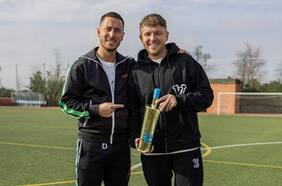 Pasó de ser pasapelotas y pateado por Eden Hazard a una de las personas más ricas del Reino Unido: la apasionante historia de Charlie Morgan