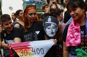 El polémico video sobre la dictadura argentina que amenaza con abrir un nuevo frente contra Milei