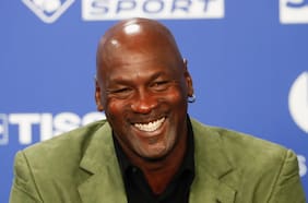 El millonario monto por el que serán subastadas las zapatillas que usó Jordan en cada una de las finales