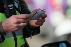 Carabinero queda en estado grave tras ser atacado en la cabeza con un ladrillo durante fiscalización en Las Condes