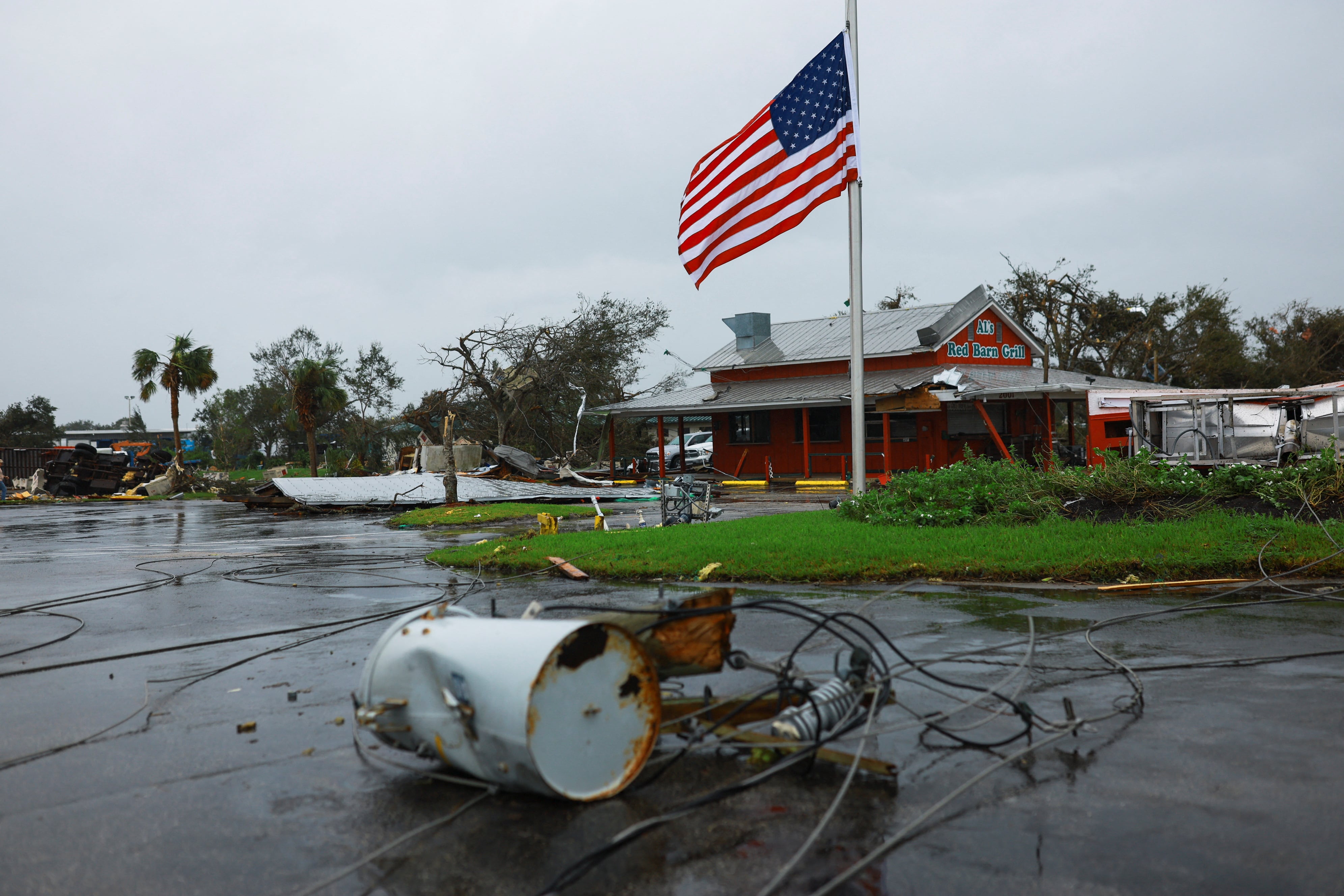 Vista de un edificio dañado tras la llegada del huracán Milton a tierra, en Lakewood Park, en el condado de St. Lucie, Florida, el 11 de octubre de 2024. Foto: Archivo