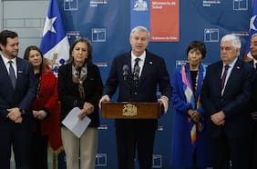 Kast en firma de convenio para agilizar listas de espera: “En algún momento no se utilizaron bien los recursos”