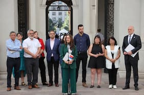 Último cónclave oficialista: Vallejo y Elizalde desdramatizan ausencia de partidos y critican proyecto de conmutación de penas