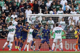 Elche de Lucas Cepeda derrota a Atlético de Madrid para escapar de la zona de descenso y comprometer al Sevilla
