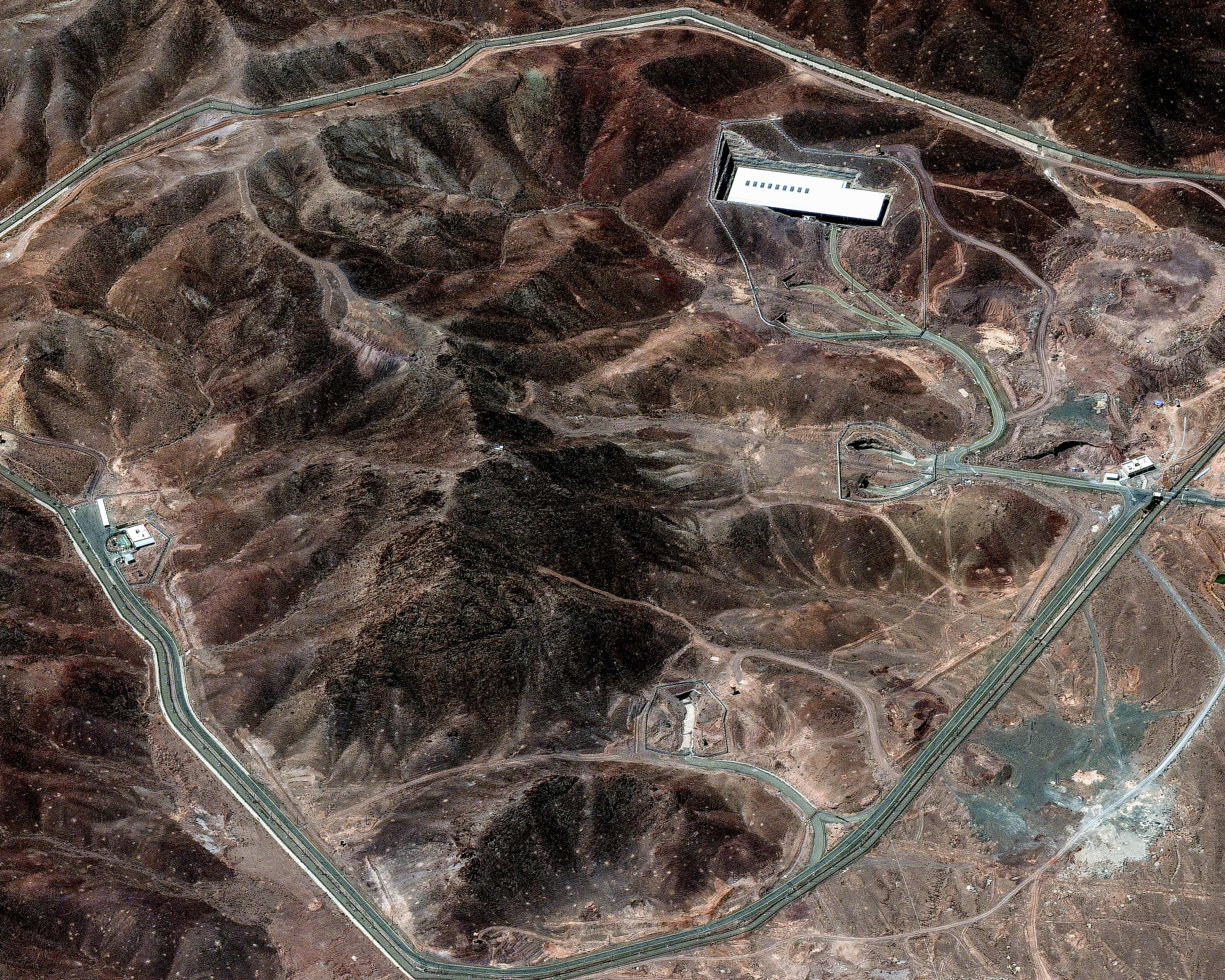 El misterioso complejo nuclear de Irán situado en las montañas y que es casi imposible de destruir.