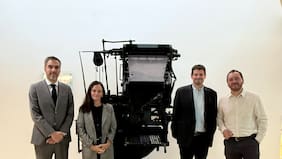 Histórica linotipia de La Tercera es instalada en hall de la Universidad Adolfo Ibáñez