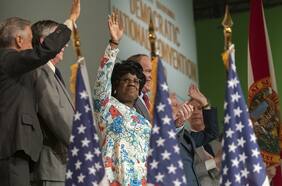 Una mujer hacia la Casa Blanca: La serie Mrs. America y el debate vicepresidencial de anoche