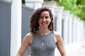 Javiera Valdés, educadora menstrual: “Ayudo a madres e hijas a preparar la primera menstruación”