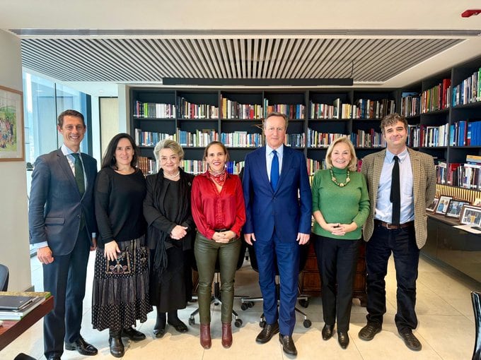 David Cameron se reúne con familia Piñera Morel y recuerda al expresidente: "Se extraña mucho a Sebastián"