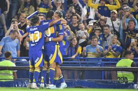 Con un clima caliente en La Bombonera: el Boca Juniors de los chilenos le gana a Holan y calma (un poco) los ánimos