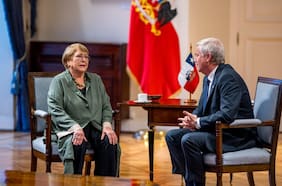 Presidente José Antonio Kast recibe a Michelle Bachelet en La Moneda