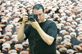 Tunick vuelve a Chile a 23 años de sus desnudos masivos: así será su íntimo proyecto