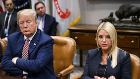 Trump estaría considerando destituir a la fiscal general de EE.UU. Pam Bondi