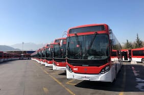 Ministro Muñoz admite “conversaciones” con empresas de buses RED por problemas financieros