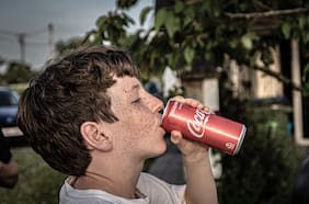 Las 3 bebidas cotidianas que aumentan el riesgo de sufrir demencia