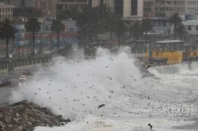 Lluvias golpean a zonas afectadas por incendios e inundaciones anteriores