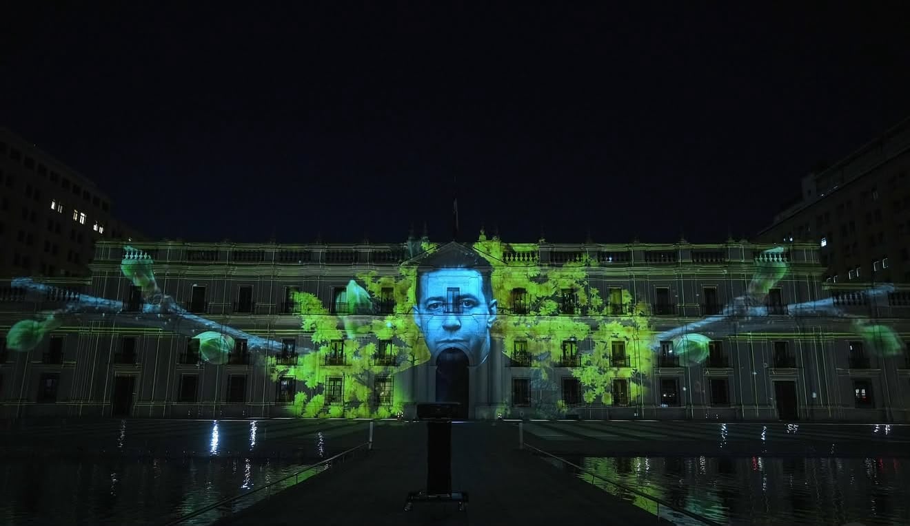 Con homenaje a San Alberto Hurtado: La Moneda se ilumina por el Día de Nacional la Solidaridad