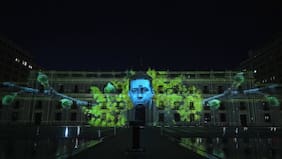 Con homenaje a San Alberto Hurtado: La Moneda se ilumina por el Día de Nacional la Solidaridad