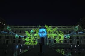 Con homenaje a San Alberto Hurtado: La Moneda se ilumina por el Día de Nacional la Solidaridad