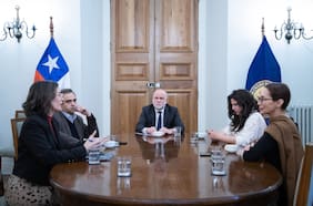 Dudas de Quintana sobre volver a pactar con el PC escalan a La Moneda y tensionan (aun más) a la alianza