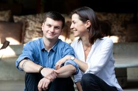 Alejandra, Pablo, y su lucha por el derecho al olvido oncológico