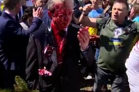Manifestantes atacan con pintura a embajador ruso en Polonia