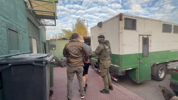 Mantenía orden de detención vigente: Detienen a sujeto que participó en serie de robos a pastelería de Quilicura