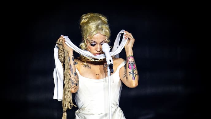 Mon Laferte en Movistar Arena: otra noche de llorar y provocar