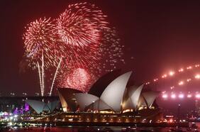 Con fuegos artificiales y espectáculos de luces: revisa aquí los países que ya recibieron el Año Nuevo