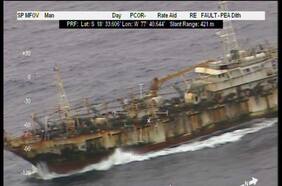 Armada vigila a parte de la flota pesquera extranjera que ya navega frente a aguas chilenas