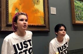 Presentan cargos penales contra las dos ecologistas que lanzaron tomate contra Los Girasoles de Van Gogh
