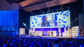 Rector Juan Carlos de la Llera (PUC) recibe el Doctor Honoris Causa en Suiza por su trabajo en ingeniería sísmica