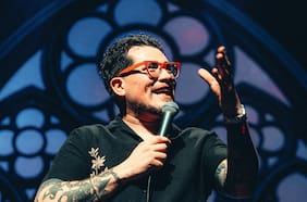 El comediante Claudio Michaux lleva su show Isabel al Teatro Nescafé de las Artes: un espectáculo cruzado por el duelo
