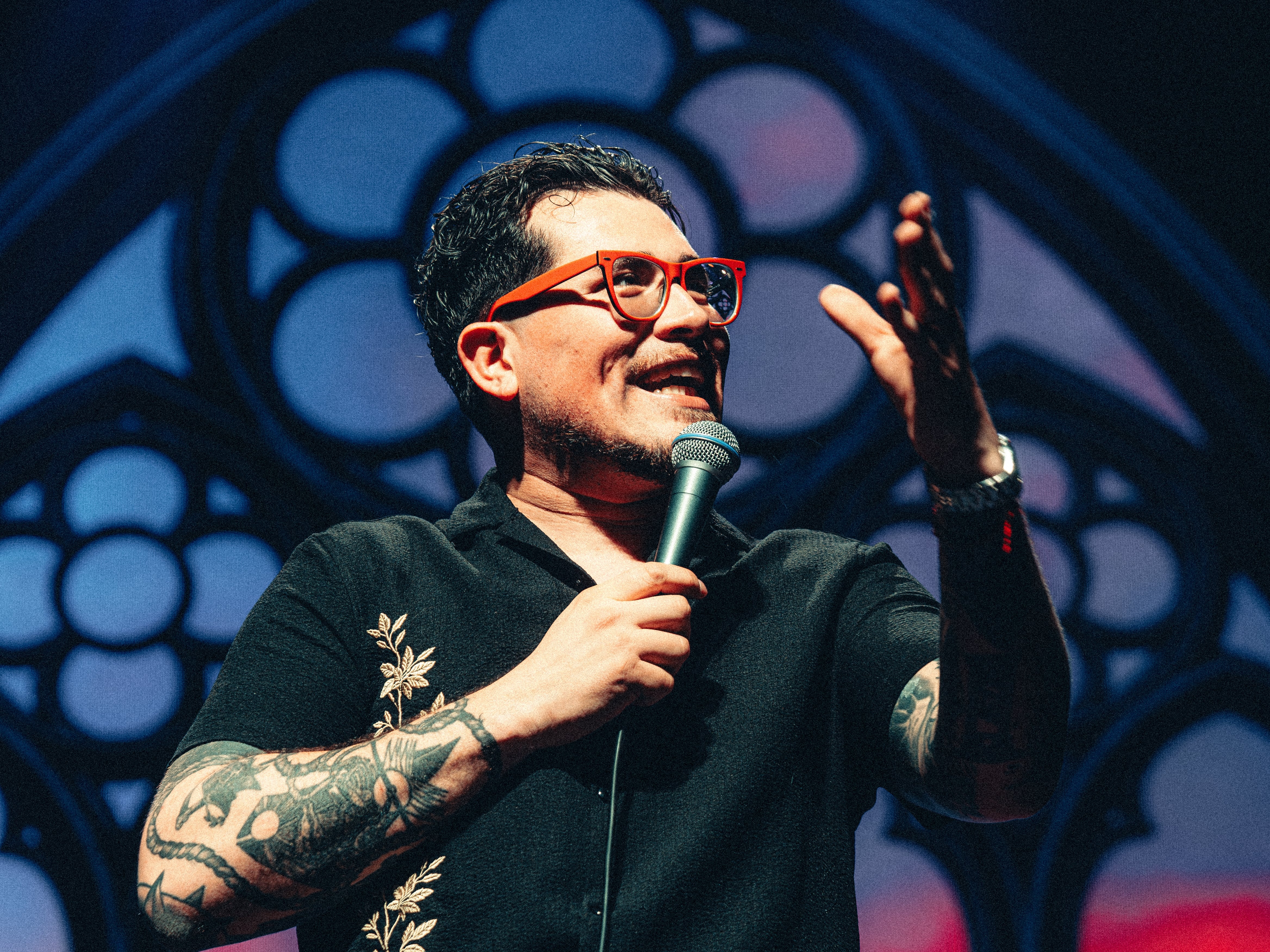 El comediante Claudio Michaux lleva su show Isabel al Teatro Nescafé de las Artes: un espectáculo cruzado por el duelo