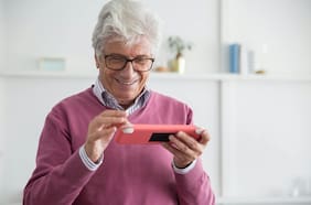 Esta app está dirigida a personas mayores y permite hacer trámites, ver películas y televisión