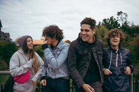 Kolumbia y ex miembros de Los Bunkers estrenan versión de Traveling Wilburys