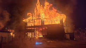 Voraz incendio destruye cuartel de Bomberos en la comuna de Los Lagos