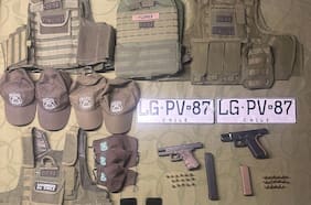 Detienen a dos sujetos tras fiscalización en Estación Central: se decomisaron armas y ropas similares a las de Carabineros