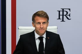 Macron culpa de protestas a “grupúsculos de extrema izquierda” mientras Mélenchon y Le Pen buscan capitalizar crisis
