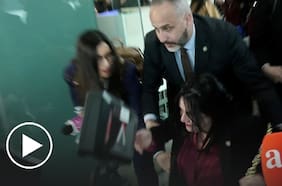 Exministra Steinert sufre aparatosa caída en su primera aparición pública tras dejar el Gobierno