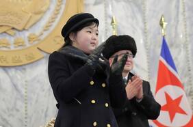 Debut de hija de Kim Jong-un en desfile militar en Beijing alimenta especulaciones sobre sucesión